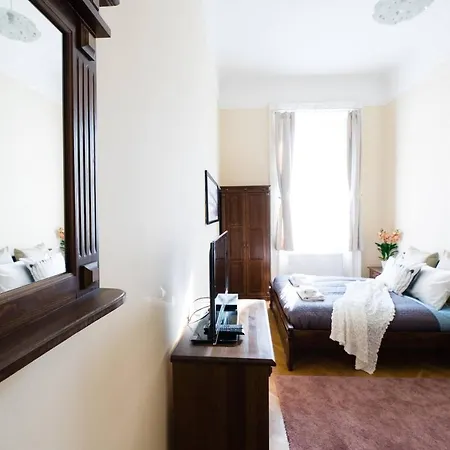 Central Bright And Spacious With 3 * Budapest