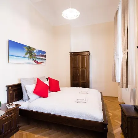 Апартаменты Central Bright And Spacious With 3 *
