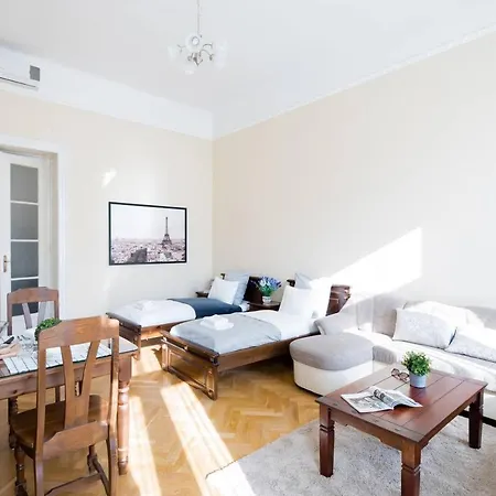 Appartamento Central Bright And Spacious With 3