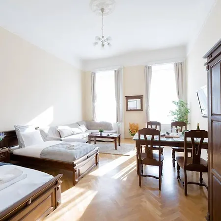 Central Bright And Spacious With 3 Appartamento Budapest