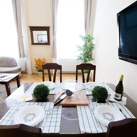 Central Bright And Spacious With 3 Appartamento Budapest