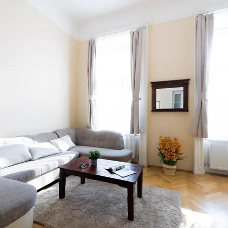 Central Bright And Spacious With 3 Appartamento *