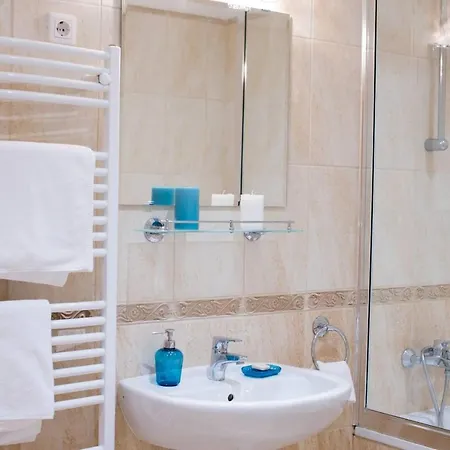 Central Bright And Spacious With 3 Appartamento *