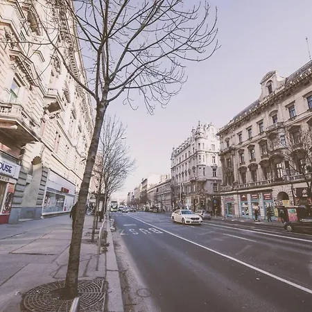 Appartamento Central Bright And Spacious With 3 Budapest